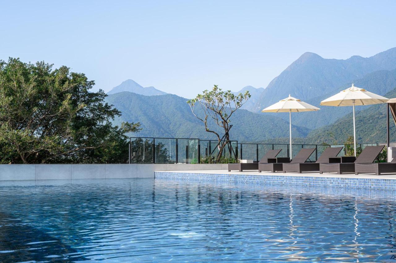 Lakeshore Hotel Hualien Taroko Shunan Εξωτερικό φωτογραφία The swimming pool at the hotel