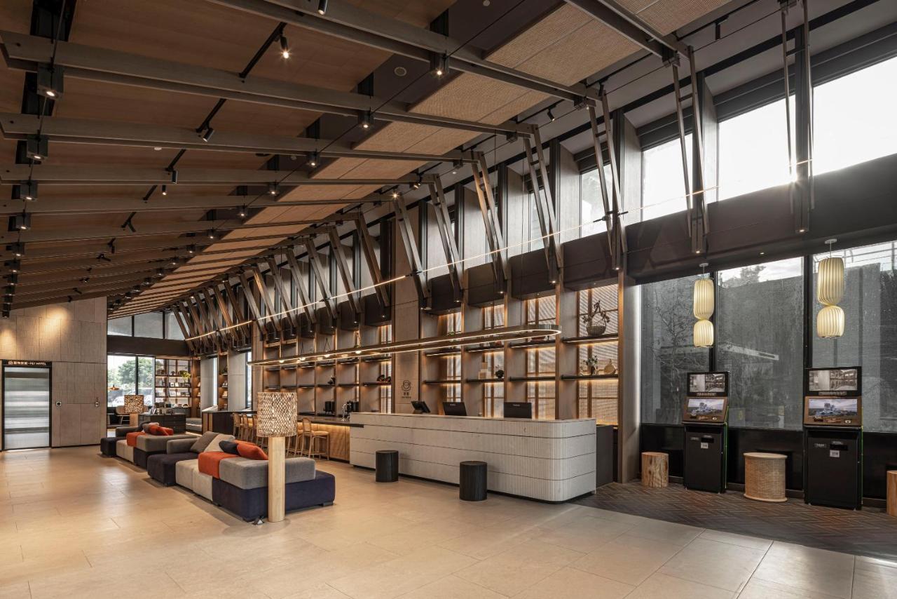 Lakeshore Hotel Hualien Taroko Shunan Εξωτερικό φωτογραφία The interior of the new library